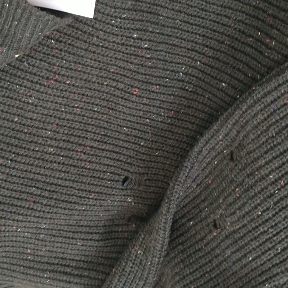 👀NWT! Distressed sweater, tagged as M but more like L/XL. Dark green.See pics. - Picture 6 of 13